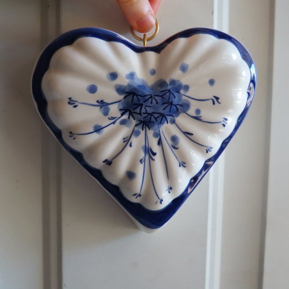 Blue & White HEART 6" CERAMIC Wall Hanging - Picture 1 of 8